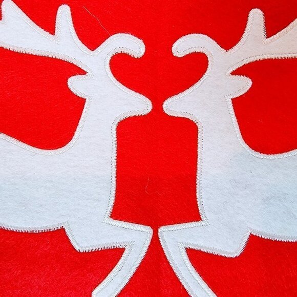 Red and White Embroidered Reindeer Placements (Pottery Barn?) Set of 4 - Picture 5 of 6
